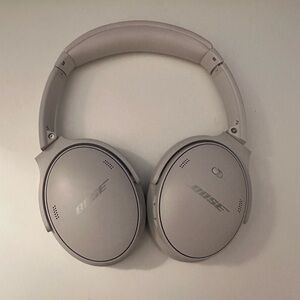 Bose QuietComfort blue tooth wirelesss noise cancelling headphones